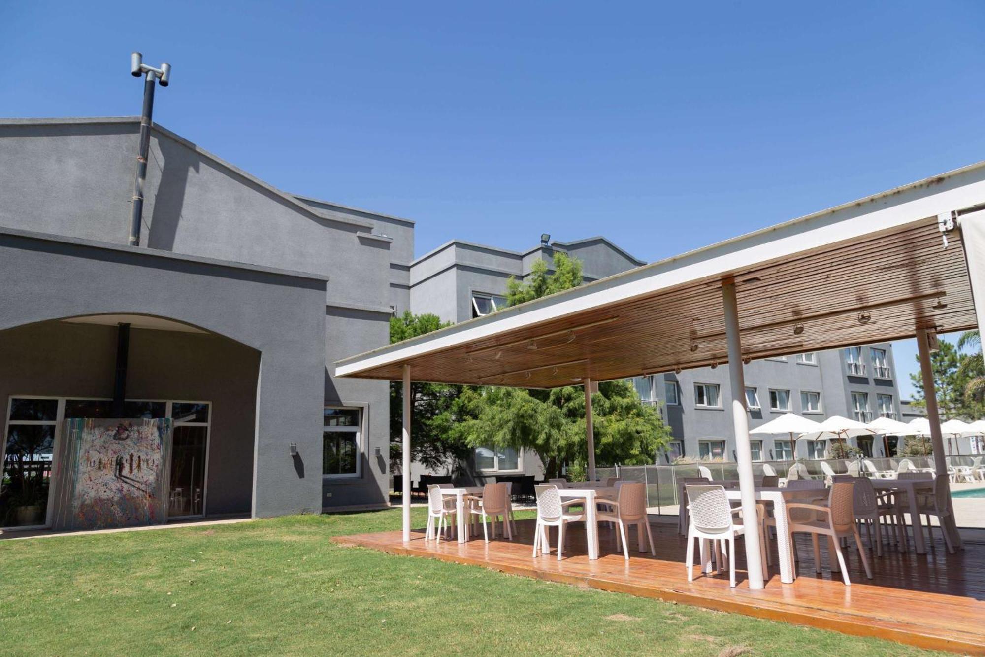 Howard Johnson Hotel & Resort Funes Exterior photo
