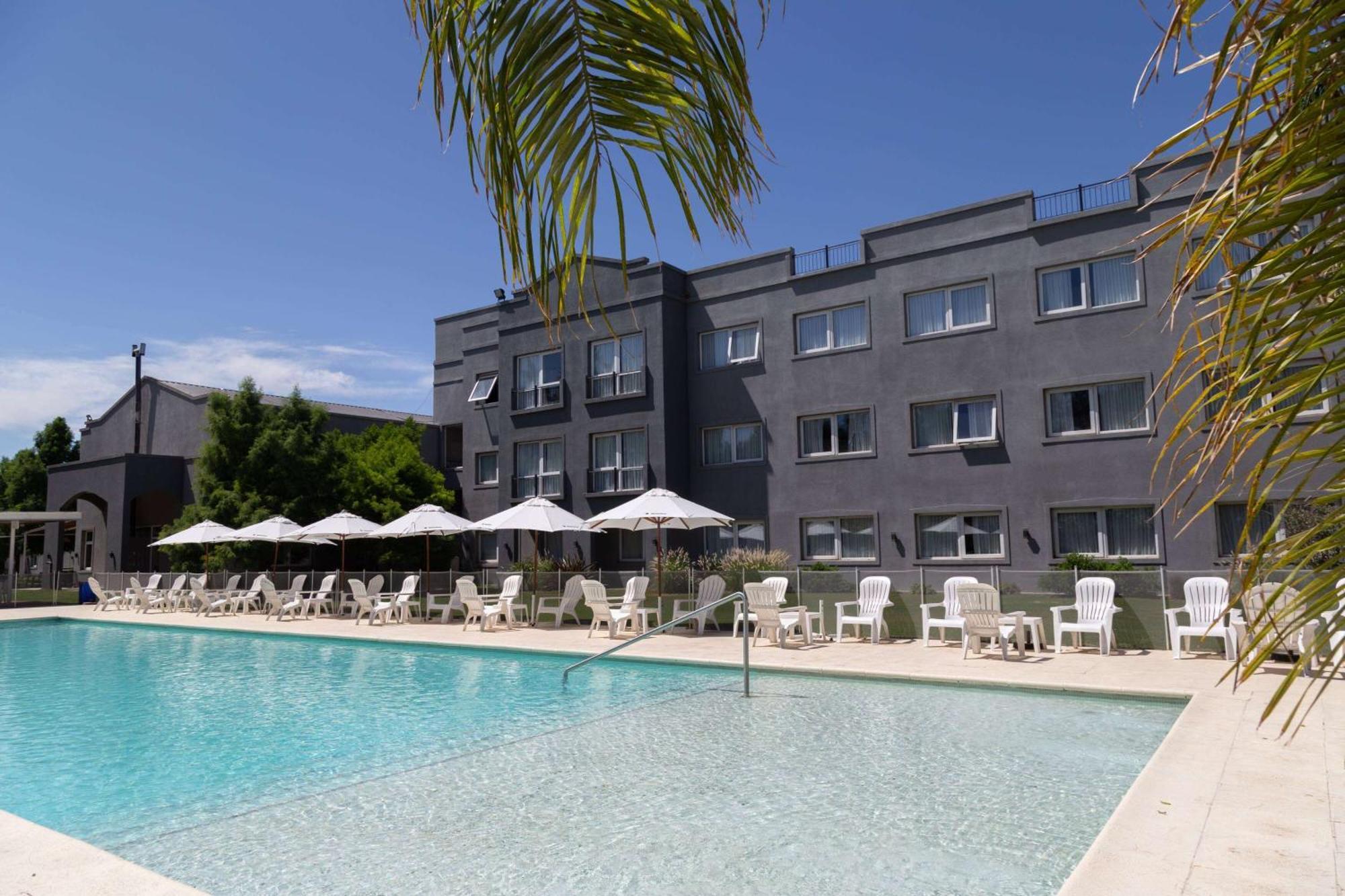 Howard Johnson Hotel & Resort Funes Exterior photo