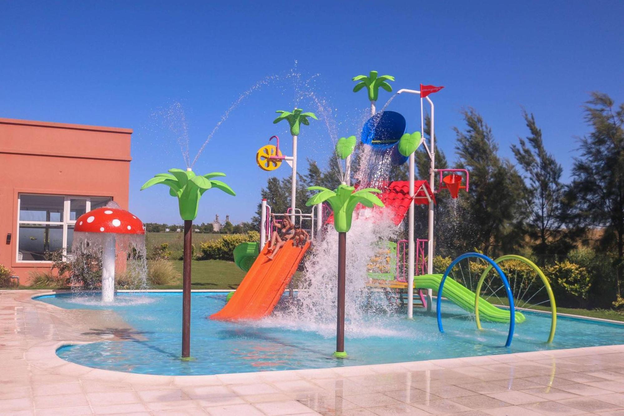 Howard Johnson Hotel & Resort Funes Exterior photo