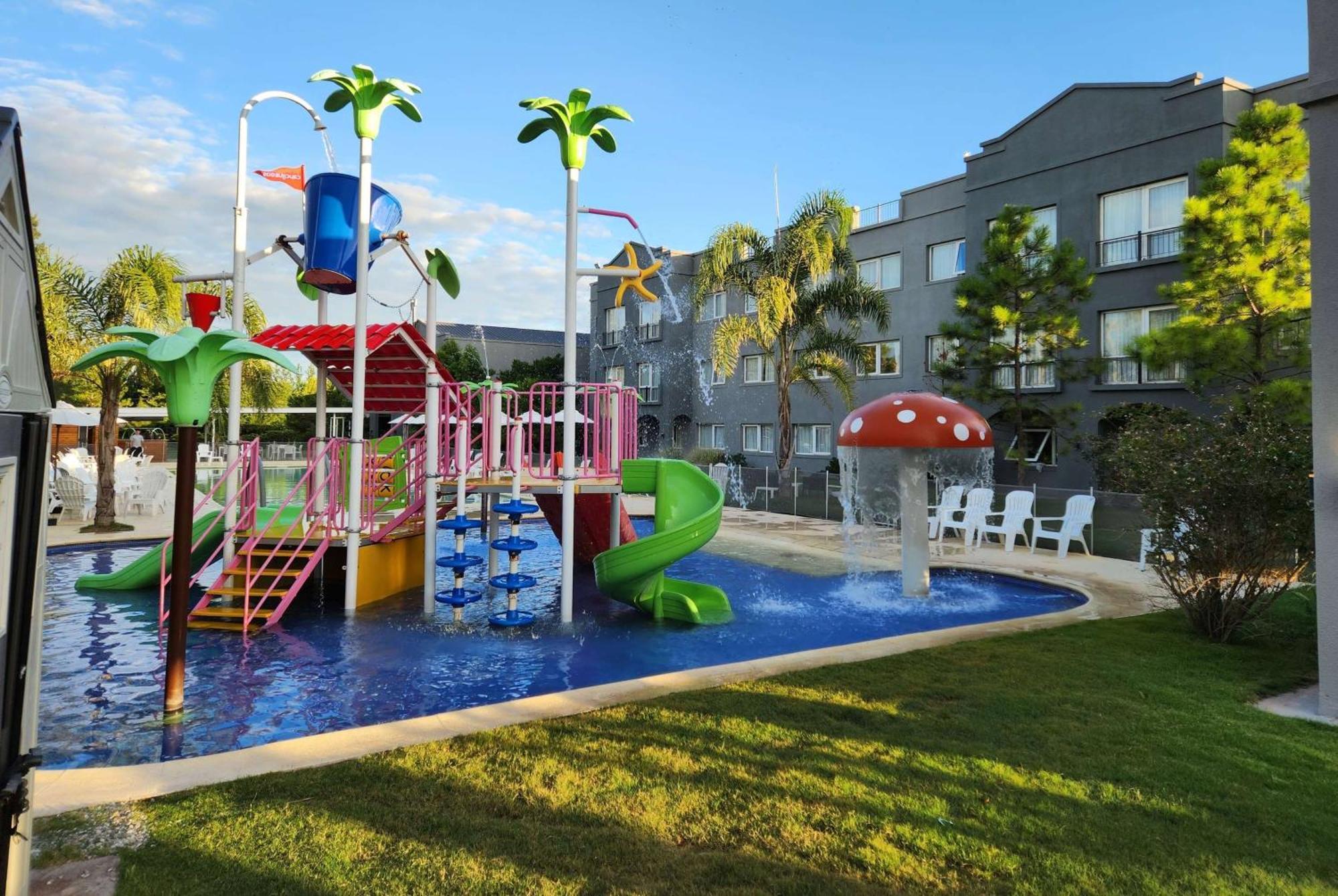 Howard Johnson Hotel & Resort Funes Exterior photo