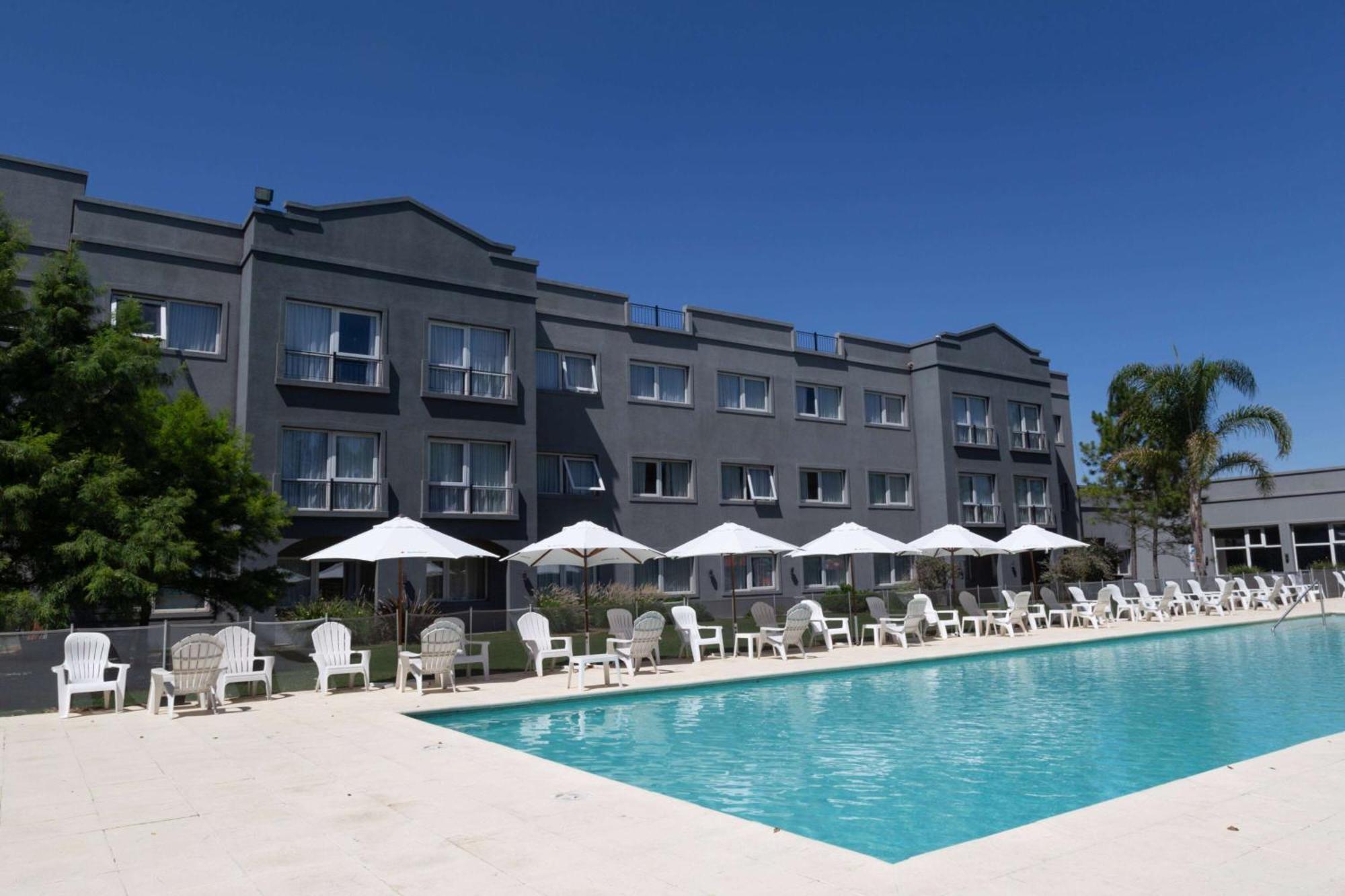 Howard Johnson Hotel & Resort Funes Exterior photo
