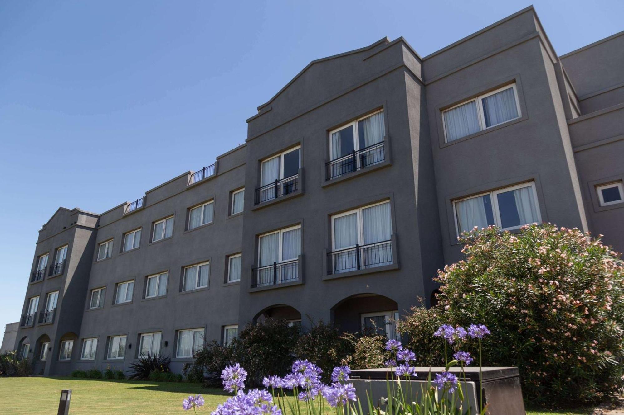 Howard Johnson Hotel & Resort Funes Exterior photo