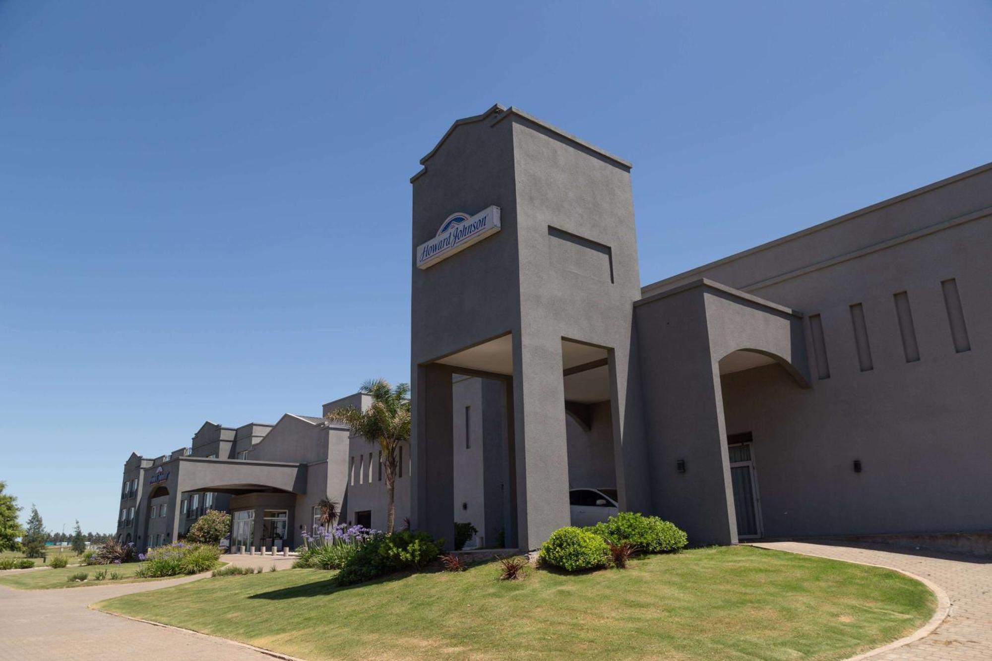 Howard Johnson Hotel & Resort Funes Exterior photo