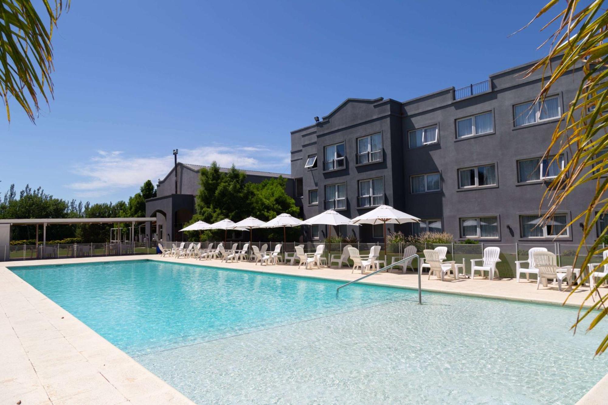 Howard Johnson Hotel & Resort Funes Exterior photo