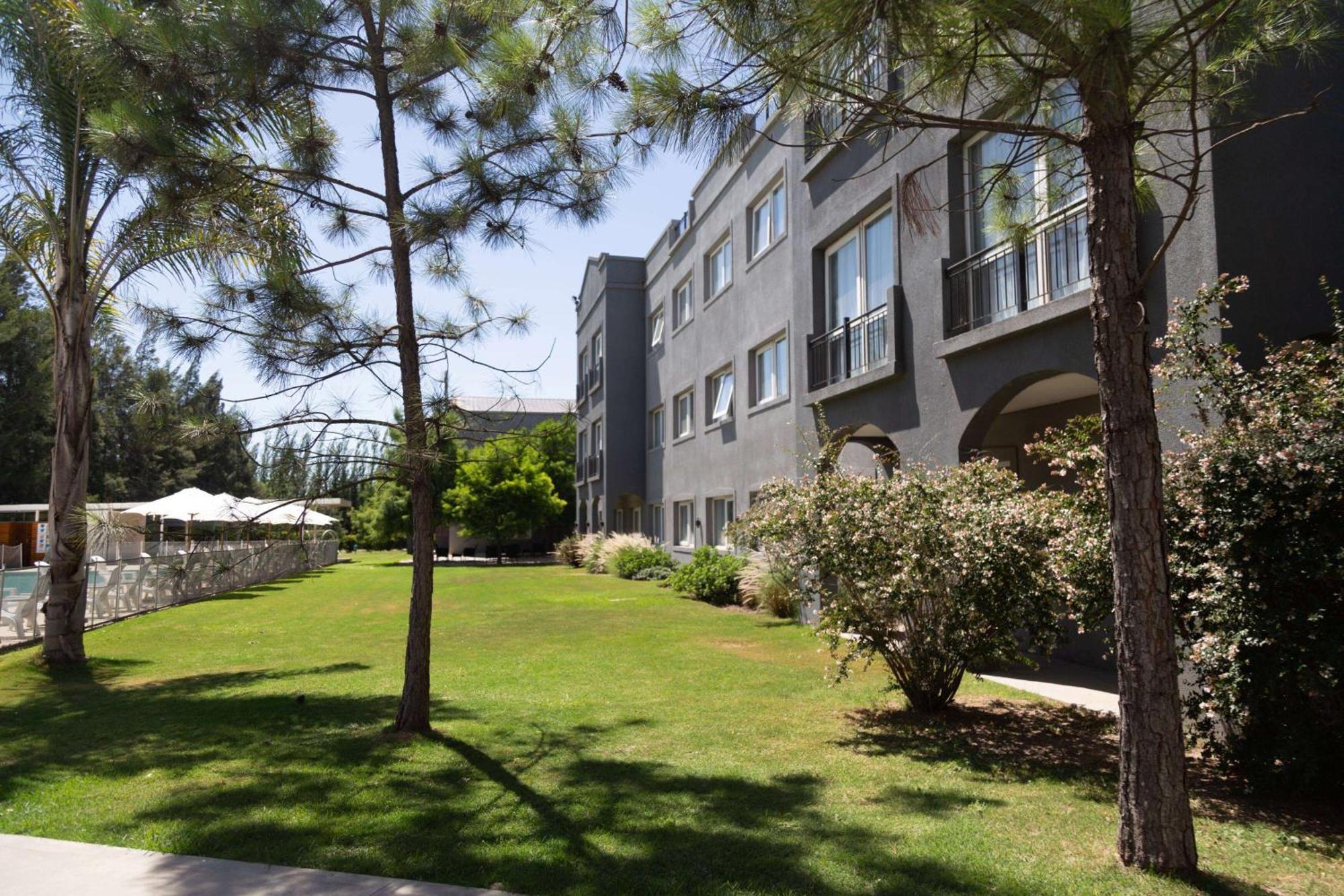 Howard Johnson Hotel & Resort Funes Exterior photo